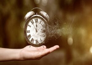 Read more about the article مع مرور الأيام تغيّرنا وتغير كل من معنا وحولنا