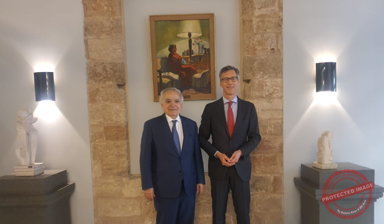 Read more about the article وزير الثقافة عرض مع السفير الهولندي التعاون الثنائي