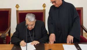 Read more about the article رئيس مجمع القديسين في الفاتيكان يوقع الملف النهائي لتطويب البطريرك الدويهي