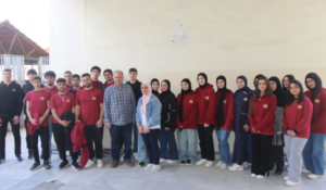 Read more about the article طلاب مدرسة “ستارز كولج” في زبدين في مكتب الوكالة الوطنية للاعلام