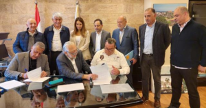 Read more about the article توقيع اتفاقية حديقة “محمد زيدان” في بلدية صيدا