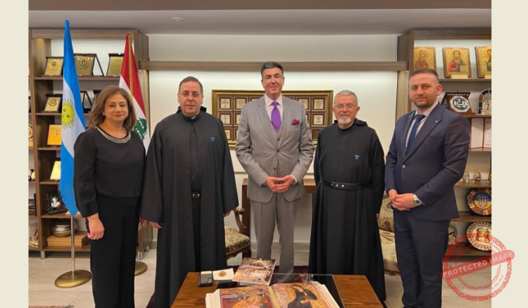 You are currently viewing سفير لبنان في الأرجنتين زار المعهد الفني الأنطوني في الدكوانة