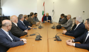 Read more about the article وزير الصحة عرض أوضاع مستشفى دير القمر