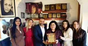 Read more about the article الإعلامي ربيع ياسين يُكرّم القديرة ليليان نمري