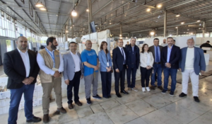 Read more about the article وزير الزراعة يزور الأسواق الاستهلاكية في المرافىء للمرة الأولى ويلتقي الصيادين