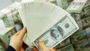 Read more about the article الدولار قرب أدنى مستوى في 3 سنوات