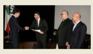 Read more about the article جامعة الحكمة قدمت منحًا تعليمية للمتميزين أكاديميًا