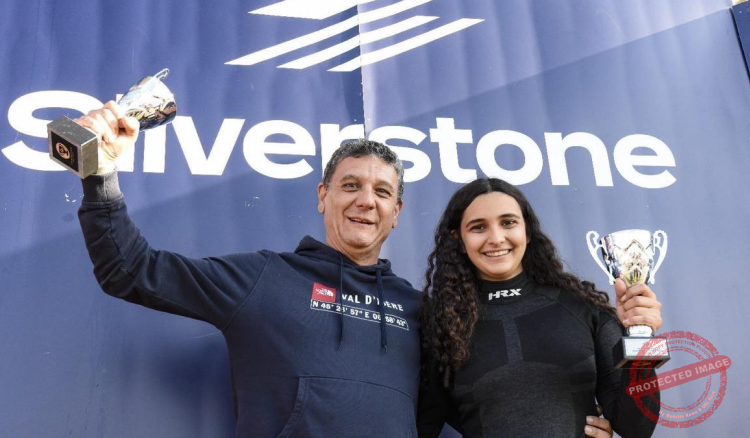 Read more about the article منصتا تتويج للسائقة اللبنانية ستيفاني حبيقة على حلبة سيلفرستون