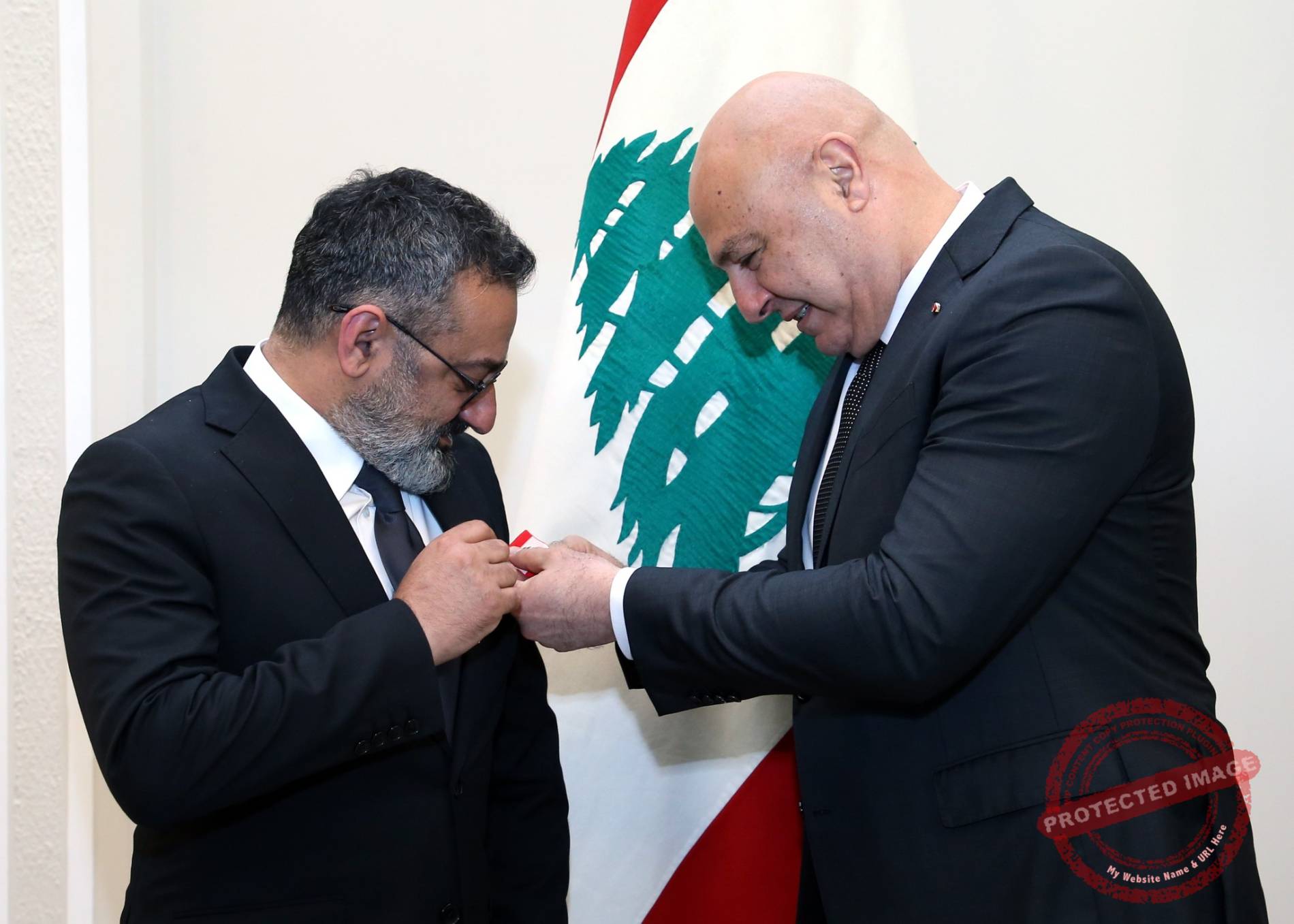 You are currently viewing جورج خباز في القصر الجمهوري