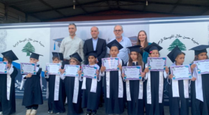Read more about the article “من تحت الركام نزهر من جديد”… مدرسة حسن حلال تختتم عامها الدراسي بتكريم الناجحين