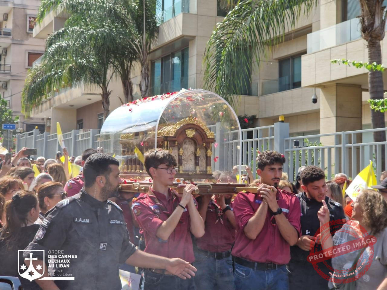 Read more about the article ذخائر القدِّيسة تريز الطفل يسوع الوجه الأقدس في الحازمية