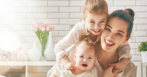 Read more about the article هل فكّرت يومًا: لماذا تحبّ زوجتك الخروج من المنزل؟