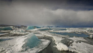 Read more about the article انفجار جوفي يهز غرينلاند: ظاهرة جليدية تعيد رسم خريطة الذوبان