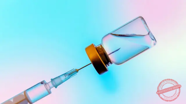 You are currently viewing وزير الصحة الأميركي يعلن وقف تمويل تطوير عدد من لقاحات mRNA