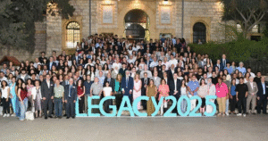 Read more about the article الجامعة الأميركية إحتفلت بالأجيال الجديدة وكرمتها في احتفال الميراث الجامعي 2025
