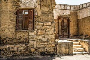 Read more about the article البيوت لا تموت… لكنها تذبل