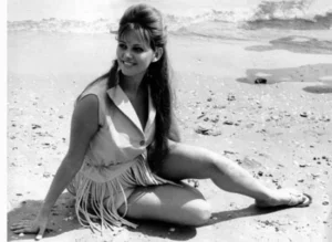 Read more about the article وفاة أيقونة السينما كلوديا كاردينالي عن 87 عاما
