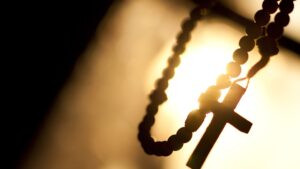 Read more about the article البابا يدعو المؤمنين لصلاة مسبحة الورديّة من أجل السلام