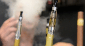 Read more about the article التدخين الإلكتروني وتسوس الأسنان