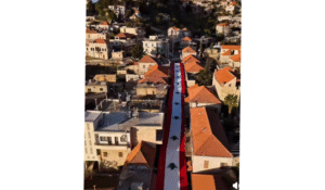 Read more about the article رفع  أطول علم في لبنان في سوق راشيا الاثري