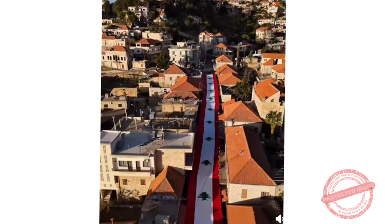 Read more about the article رفع  أطول علم في لبنان في سوق راشيا الاثري