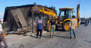 Read more about the article بلدية راس مسقا تبدأ بإزالة الأكشاك والبسطات المخالفة على أوتوستراد البلدية