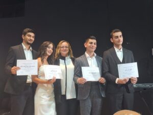 Read more about the article تكريم الطلاب الأوائل في المتن: تهنئة لثانوية ضهور الشوير الرسمية