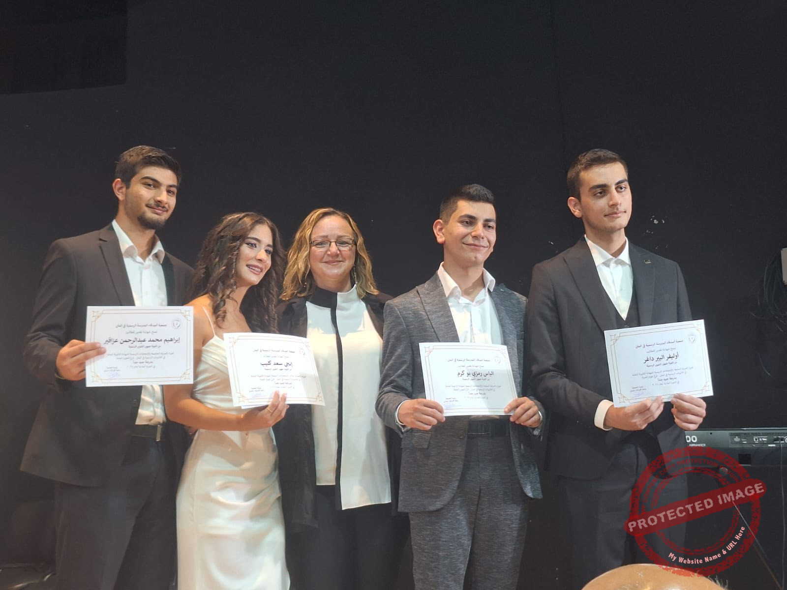 Read more about the article تكريم الطلاب الأوائل في المتن: تهنئة لثانوية ضهور الشوير الرسمية