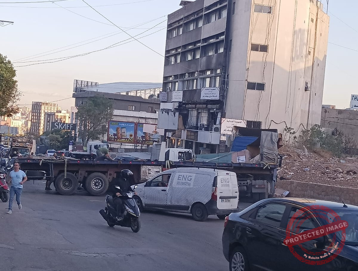 Read more about the article انقلاب شاحنة على طريق عام المكلس – المنصورية والأضرار مادية فقط