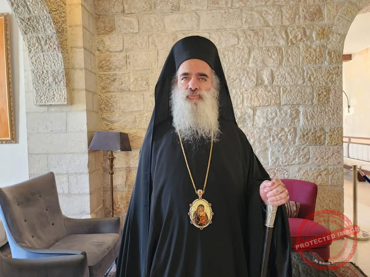 You are currently viewing من ينكر الشعب الفلسطيني هو كالنعامة التي تطمر رأسها في الرمال فتظن انها في عالم اخر