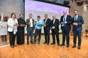 Read more about the article مؤتمر وطني يحتفي بالتفاح اللبناني في جامعة الروح القدس – الكسليك