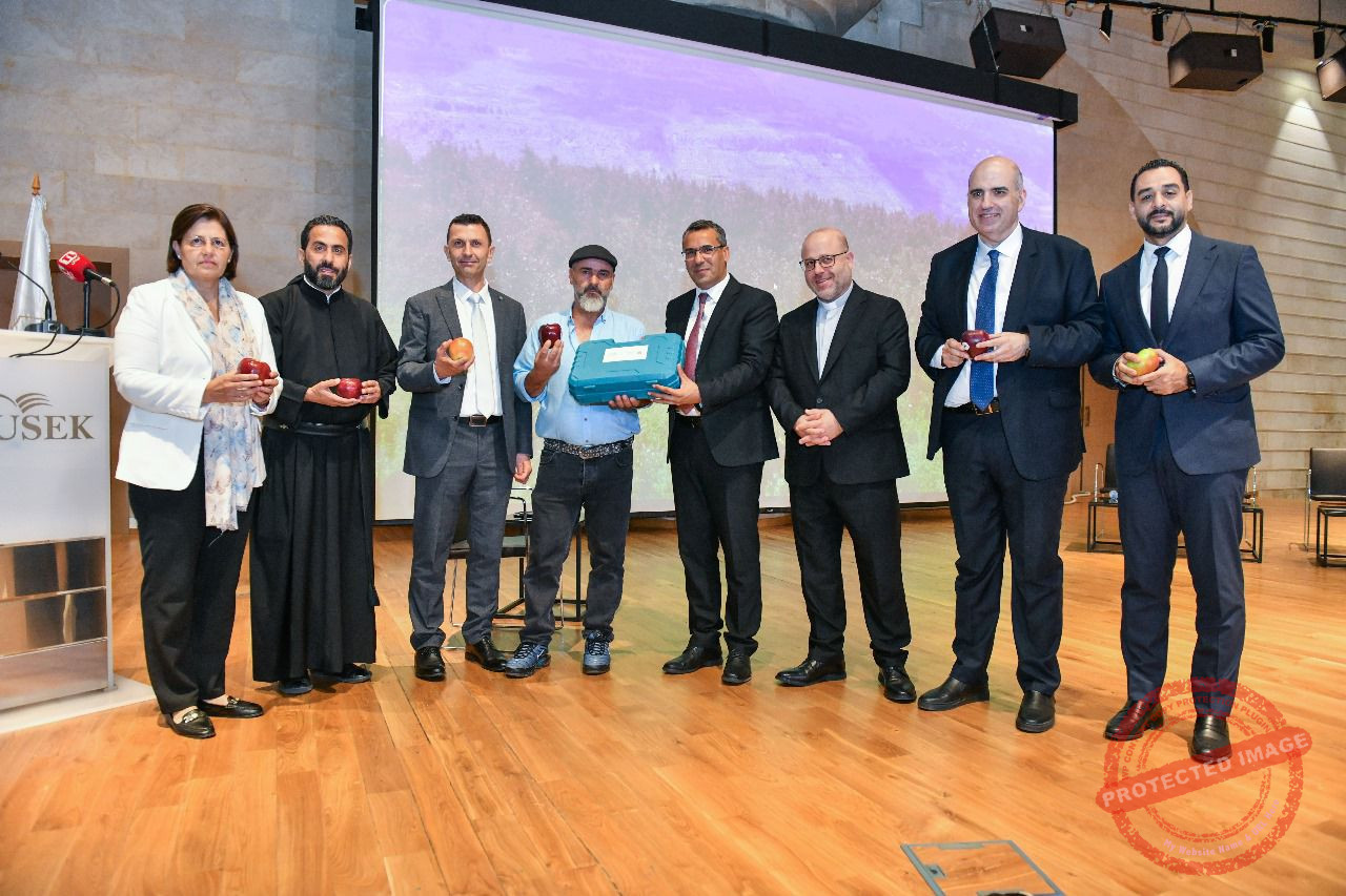 Read more about the article مؤتمر وطني يحتفي بالتفاح اللبناني في جامعة الروح القدس – الكسليك