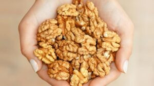 Read more about the article الجوز… سلاح طبيعي لمواجهة أمراض الشيخوخة وتعزيز صحة القلب والدماغ