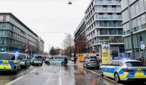 Read more about the article شرطة ميونخ تؤكد عدم وجود خطر على الجمهور بعد انفجارات وإطلاق نار