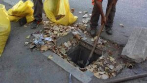 Read more about the article بلدية العاقورة تبدأ أعمال تنظيف قنوات تصريف مياه الشتاء