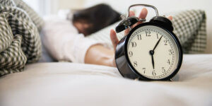 Read more about the article نصائح غير مألوفة تساعد على النوم بسرعة وتحسين جودة الراحة الليلية