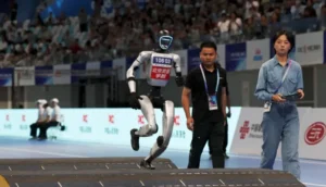 Read more about the article الصين تخطّط لتحويل الروبوتات إلى “رفقاء وأبناء” بحلول عام 2035