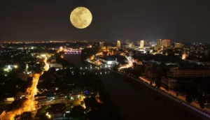 Read more about the article قمر القندس العملاق: ظاهرة فلكيّة نادرة في سماء الأرض لعام 2025