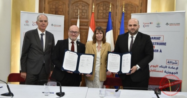 You are currently viewing وزير الصحة وقع اتفاقية مع الوكالة الفرنسية للتنمية