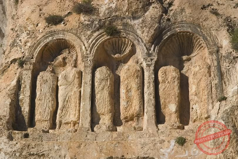 You are currently viewing واجهة ناووس روماني محفور في صخور صيدنايا