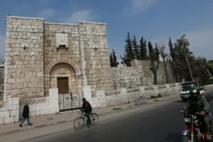 Read more about the article باب بولس: ذاكرة دمشق الأولى وبوابة الخلاص