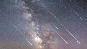 Read more about the article السماء ستتلألأ بزخات شهب الأسديات السريعة