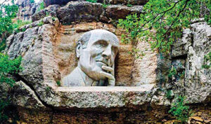 Read more about the article نعيمة : العدل أن تعرف أنّك أفقر من أن تعطي وأغنى من أن تأخذ